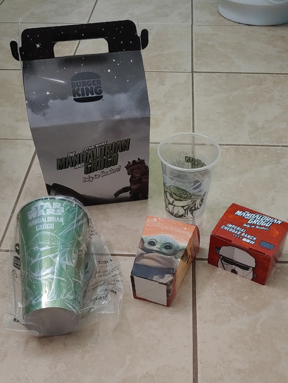 The Mandalorian & Grogu Green Collectible Cup Unopened Star Wars Meal Set